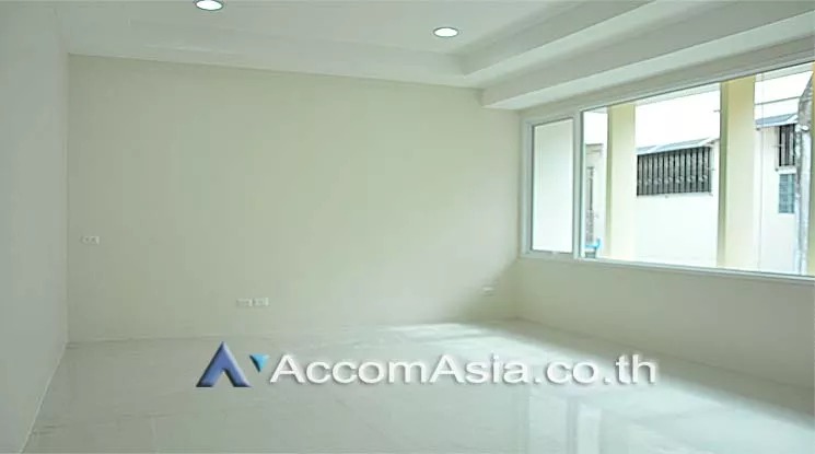 10  Office Space For Sale in Silom ,Bangkok BTS Sala Daeng AA13147